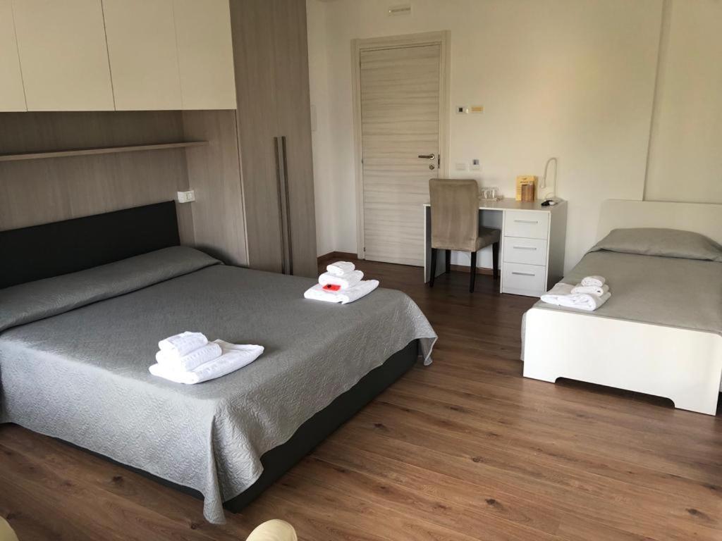 Locanda Rossa Hotel Romans di Varmo Buitenkant foto