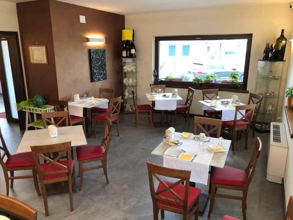 Locanda Rossa Hotel Romans di Varmo Buitenkant foto